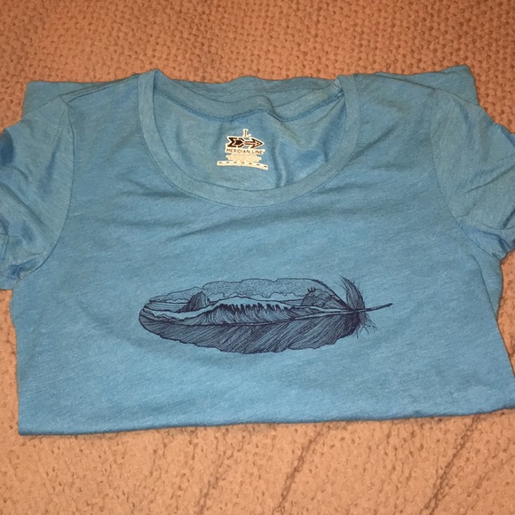 meridian line Tops - Feather scenic view T-shirt